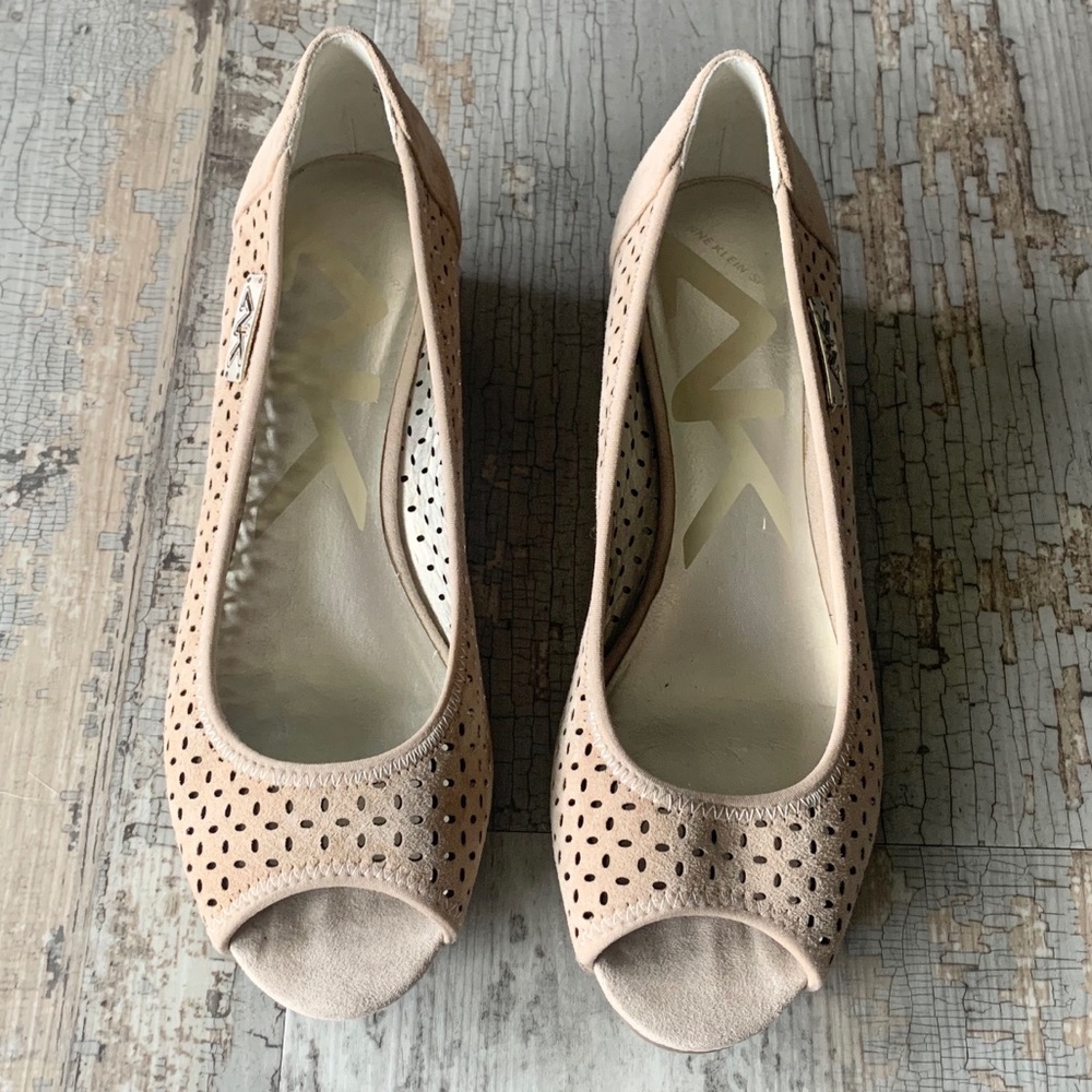 WOMEN’S ANNE KLEIN SHOES (SIZE 6)